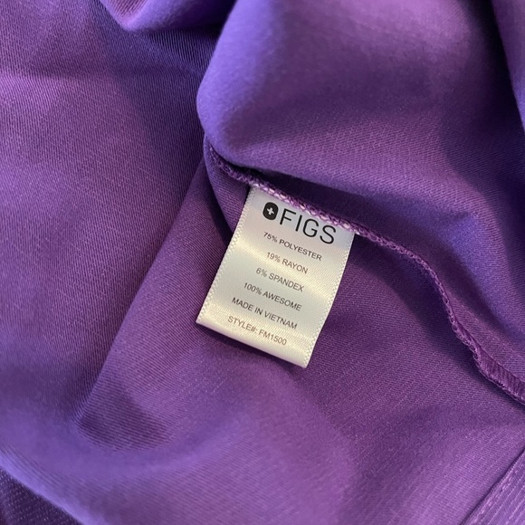 FIGS Leon Mens Scrub Top S digital grape color like new condition - Picture 7 of 7